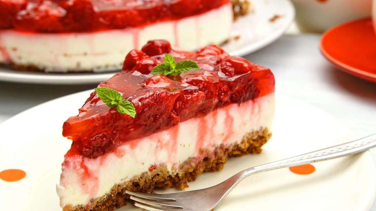 Tarte à la framboise et au mascarpone sur fond de noix – la pâtisserie peut être si élégante