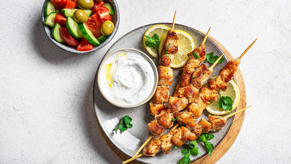 Gyroskeets avec Tzatziki: épicé, juteux et irrésistible