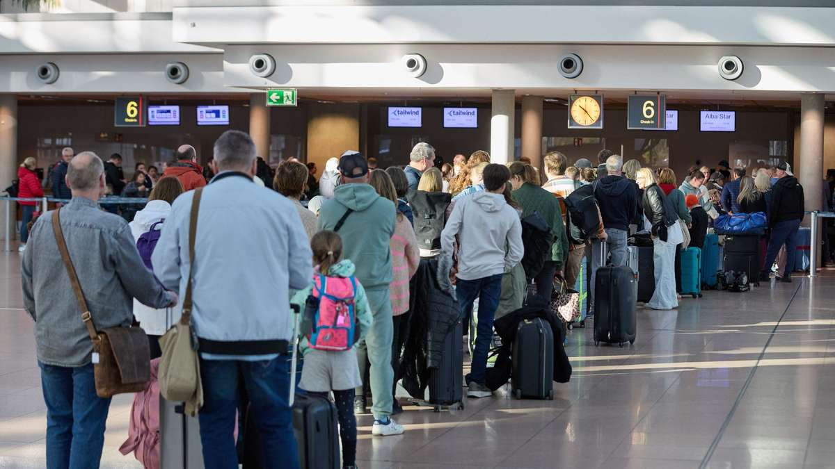 Five hours of queuing at the airport: EU border chaos forces Brussels to move ETIAS to 2027