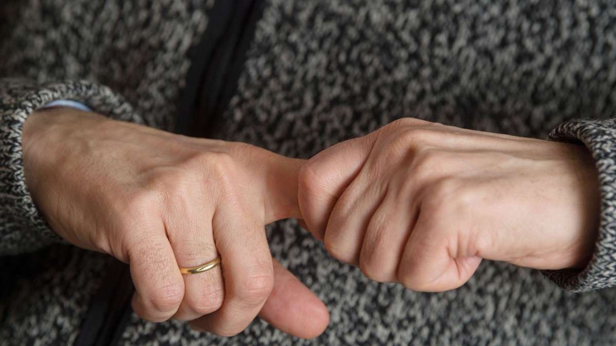مينوبوز والألم المشترك: لماذا تساقط العجز المسبب للإصابة بالمرض، هيبز، و Fingers