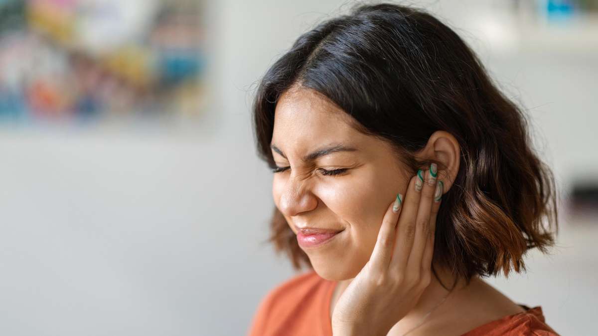 Verano en volumen completo: Cómo conciertos y auriculares pueden promover tinnitus