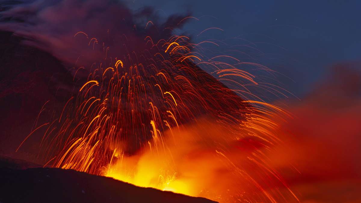 Volcano Etna in Italy continues to rage, thousands of holidaymakers want to be close to him: mountain guide is worried