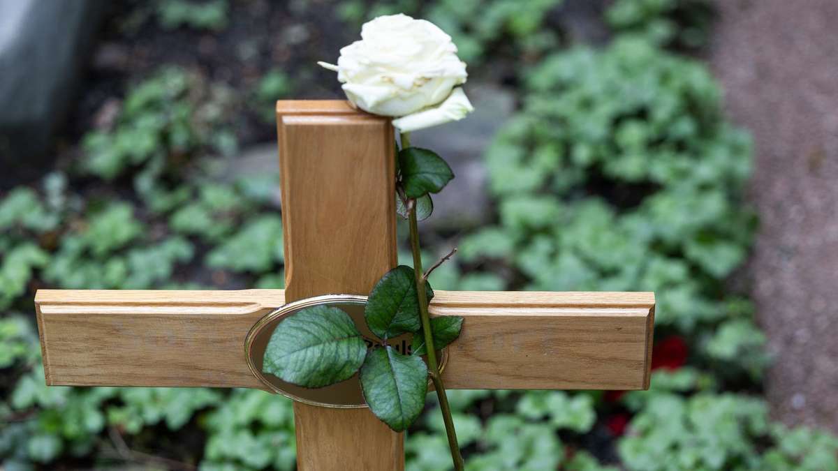 Trágica noche del pub: 102 años de edad muere después de caer de pequeña etapa