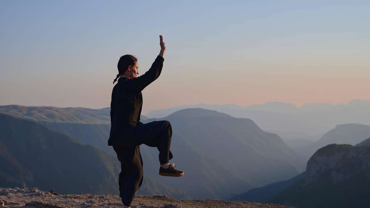 Tai Chi Walking: What is really behind the meditative walking trend