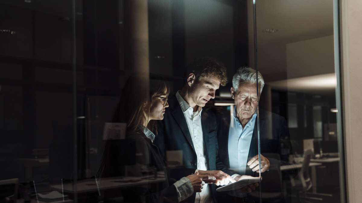 What is the difference between overtime and overtime?