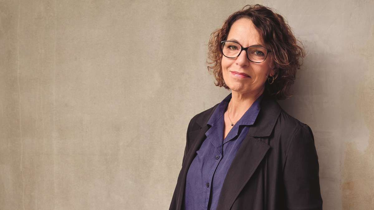 When the cleaner becomes the boss: Veronika Peters on social crashes and the courage to start again