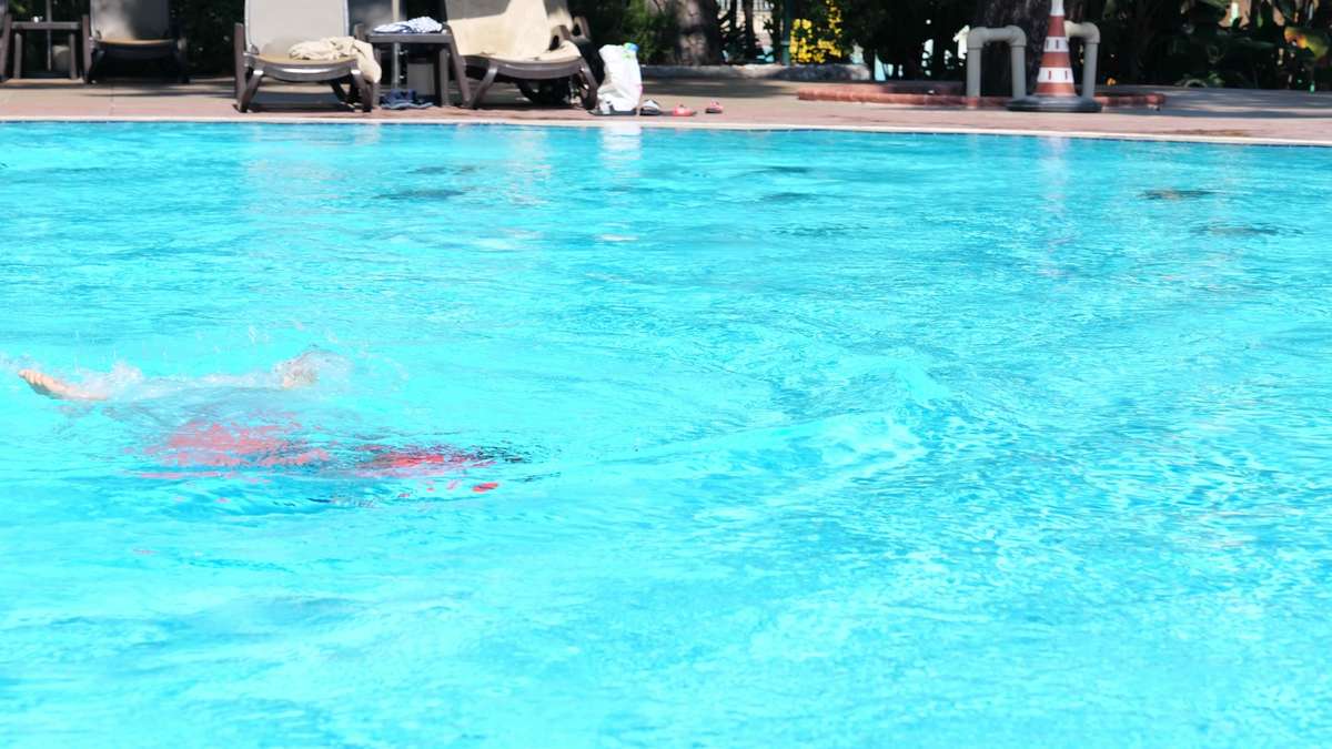 Child in outdoor pool under water: Expert addresses appeal to all operators in Germany