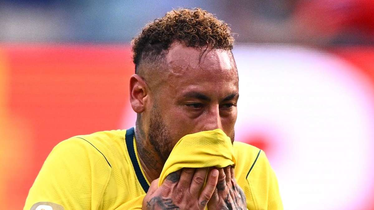 Provocation, Elfs, Tears: Neymar's Resignation in Three Acts