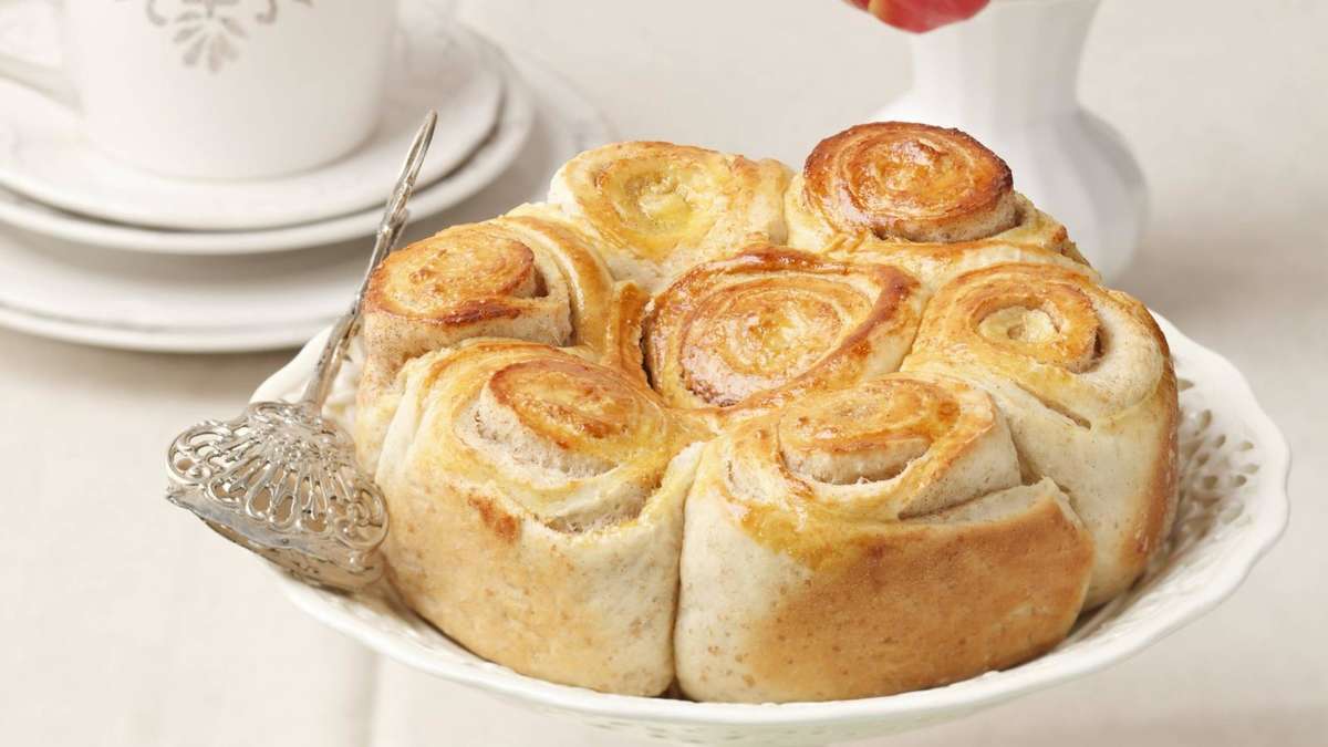 Lemon quark snails: The fruity summer classic with fluffy yeast dough