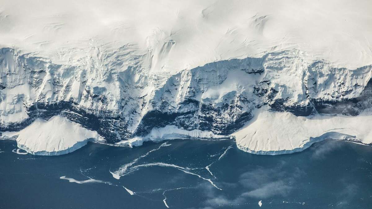 Antarctic puzzles solved: Why the continent froze much earlier than the Arctic