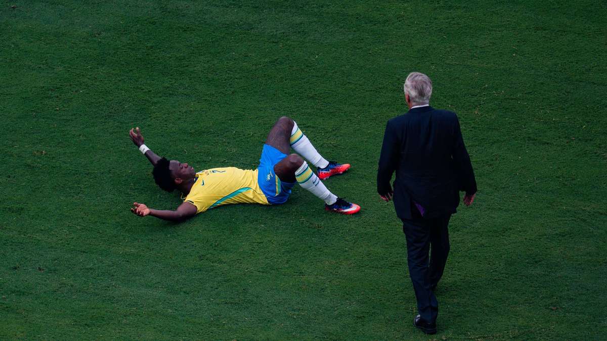 What are the consequences of Brazil’s World Cup bankruptcy for former FCB coach Ancelotti?