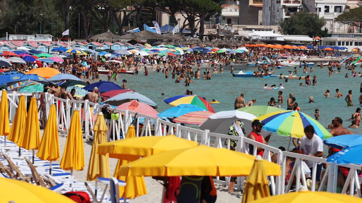 New beach ban divides Italy: “Sea must not become a luxury good”