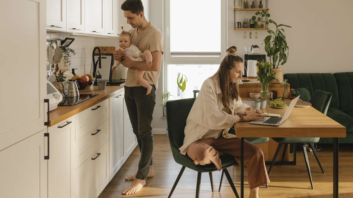 New plans of the Federal government: Three months of fathering as a condition for full parental allowance
