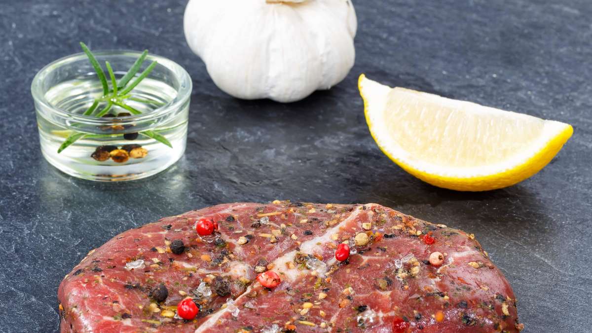 Pepper marinade for meat – savory recipe for real grill masters