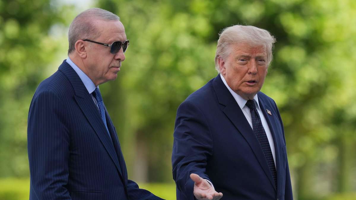 Trump in Ankara: A short protocol handle by Erdoğan immediately triggers dispute over “official capacity”