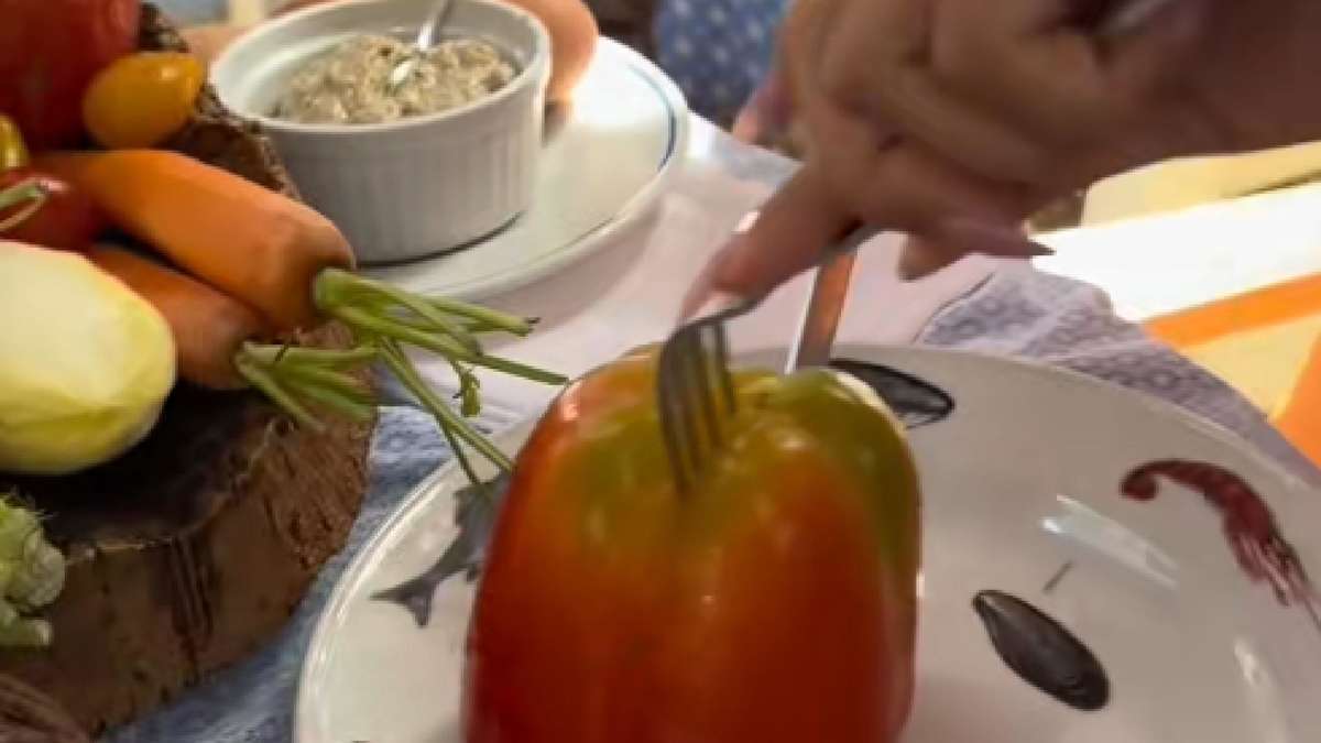 “Had to cut it yourself”: Holidaymaker pays 70 euros for raw vegetables in restaurant