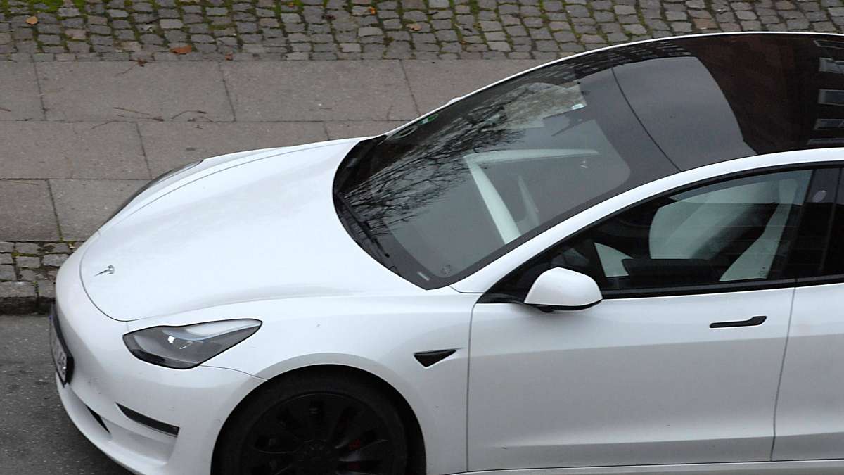 Tesla slips, BMW attacks: The German e-car market is turning