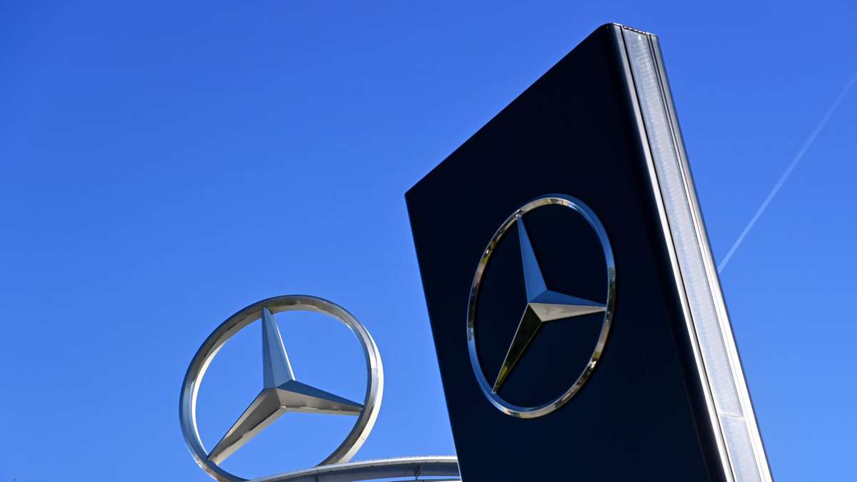 The star burns in the Far East: Mercedes crashes in China