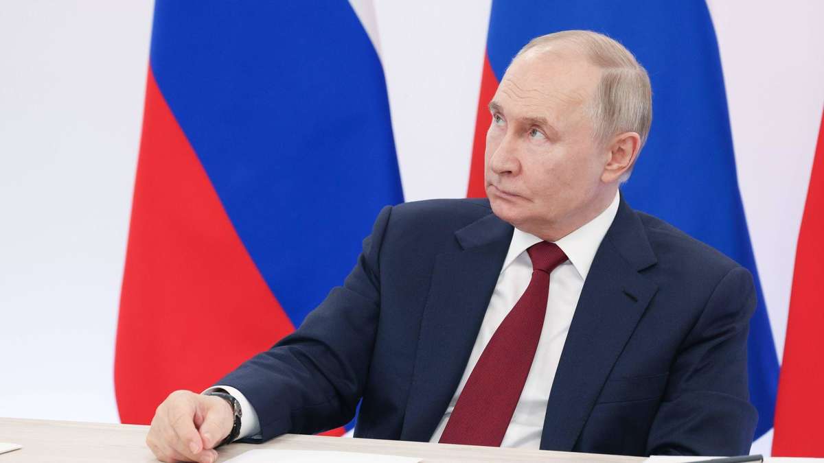 Half a million Russians are broke – now Putin threatens the banking crisis
