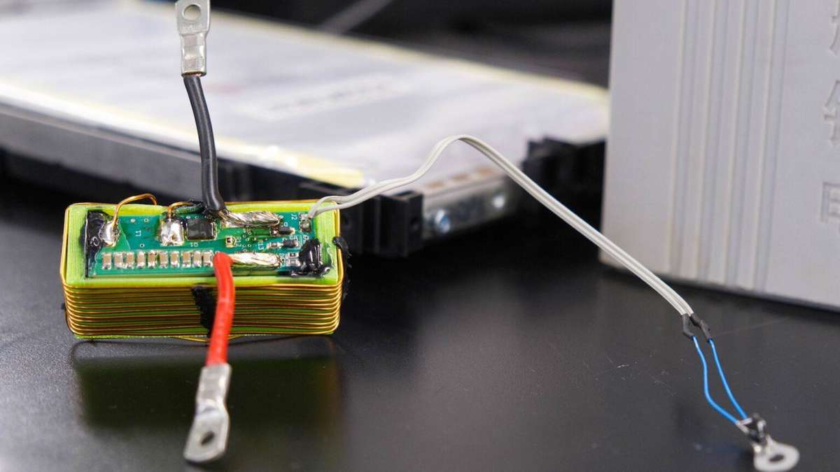 Safety of electric car batteries: New “talking” battery warns of danger