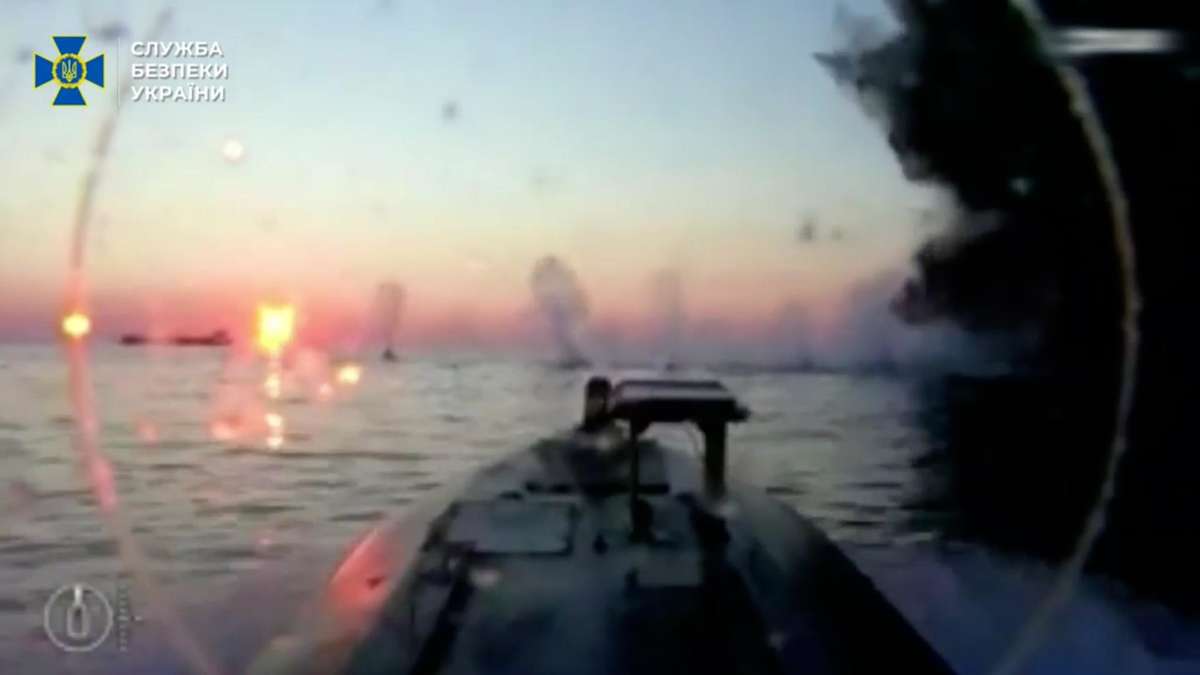Spectacular attack: Ukrainian sea drone escapes continuous fire and strikes tanker