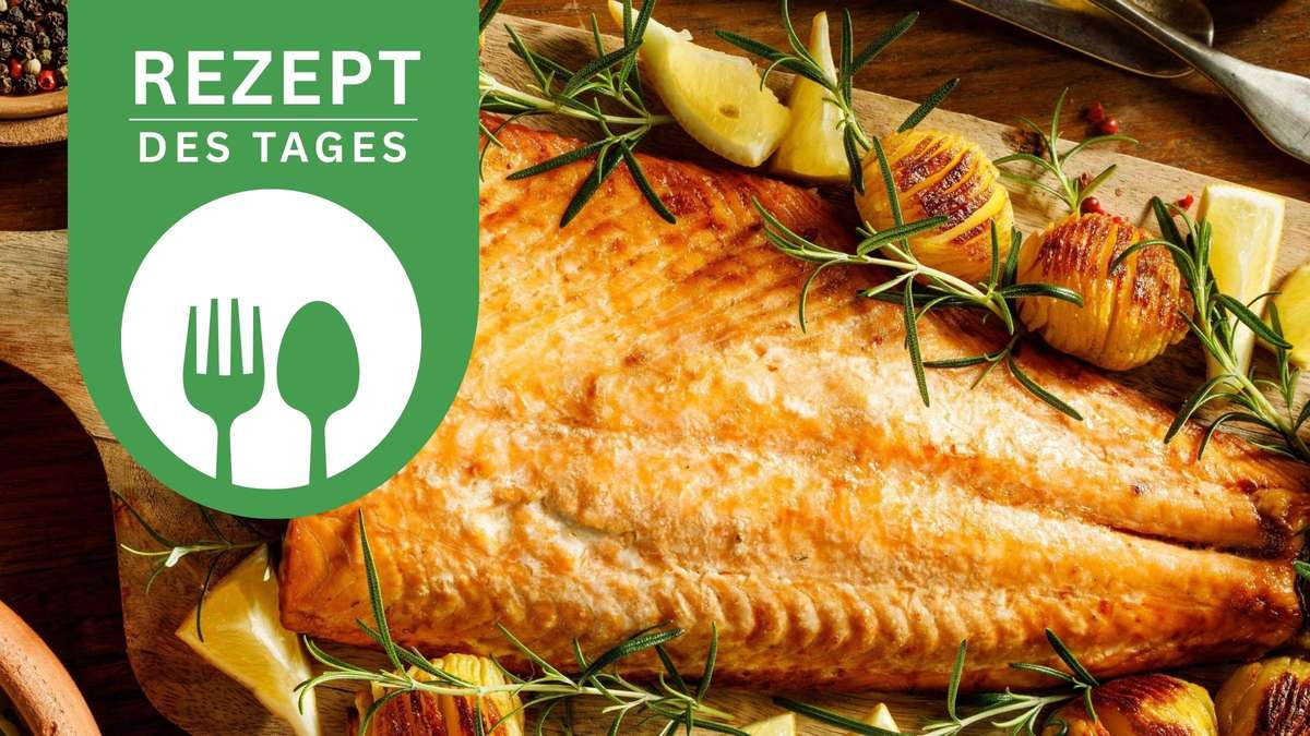 Perfect for special occasions: Baked salmon with potatoes and lemon dip