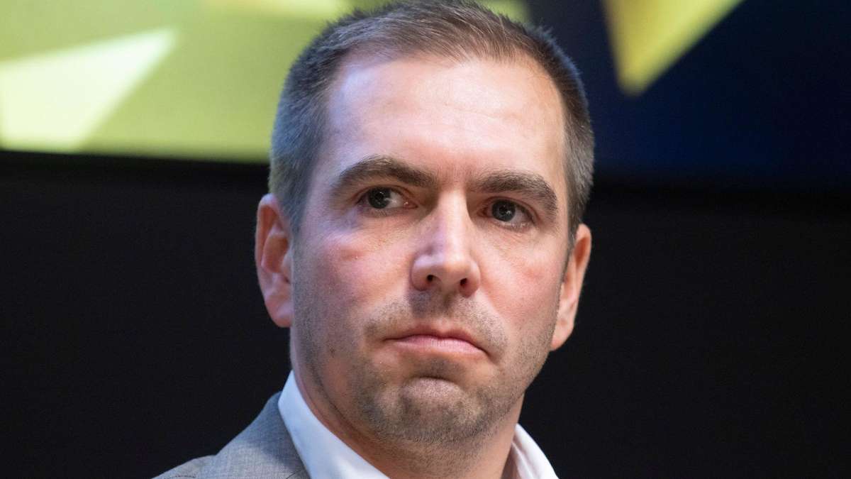 Philipp Lahm gives DFB a basket – and puts fingers in World Cup wound