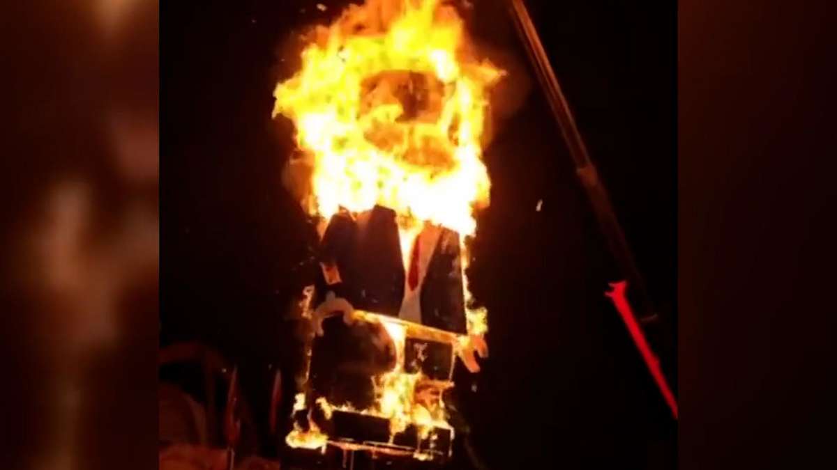 Iranians burn giant LEGO Trump on the edge of state funeral