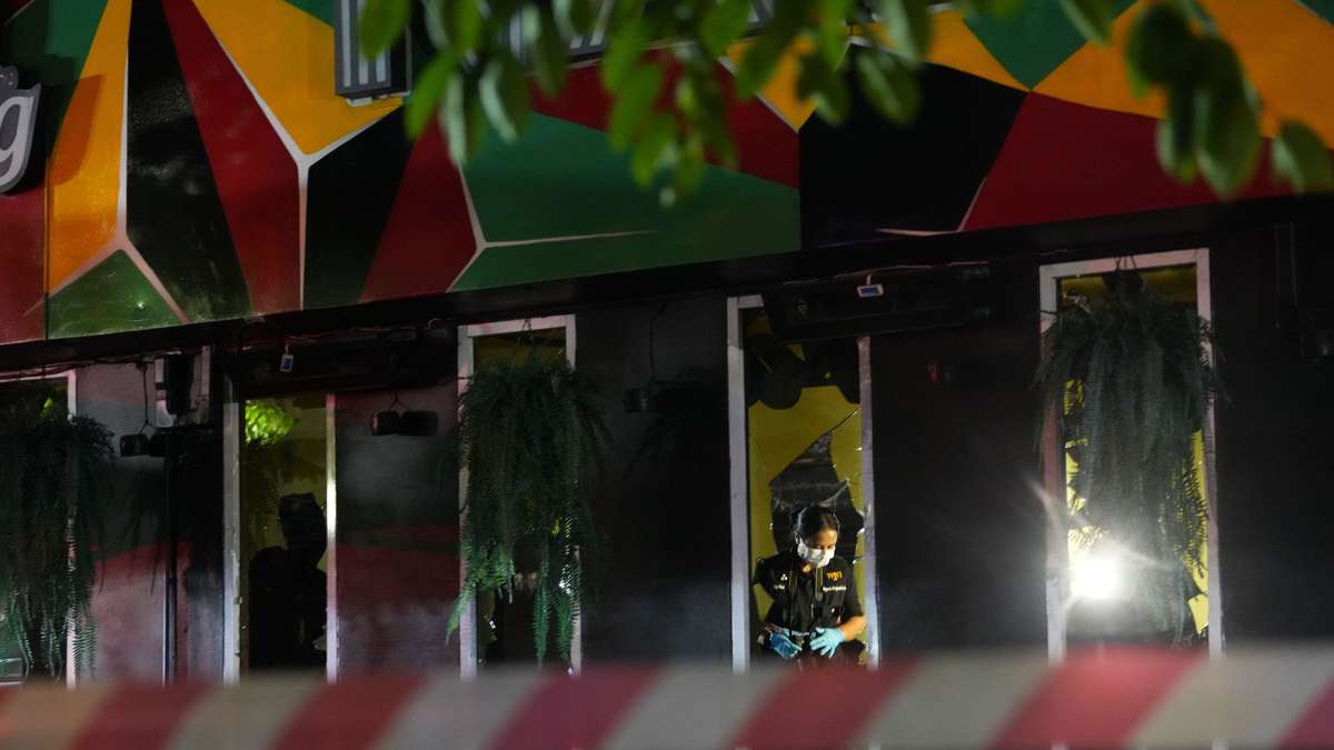 At least 27 dead after fire in Bangkok: Victims were trapped in toilets – emergency exits blocked