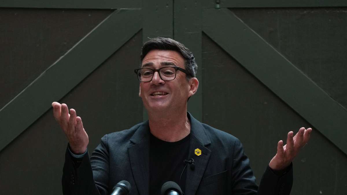 Burnham becomes prime minister: his emergency relief package is intended to provide immediate "breathing space"