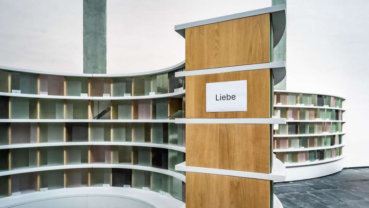 Frankfurt church becomes funeral church – 2,500 urns find their place here