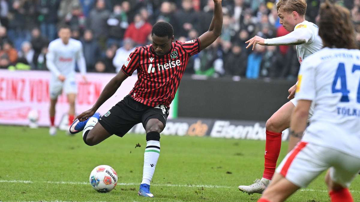 Change from Bayern-Talent Aseko to Eintracht Frankfurt before closing