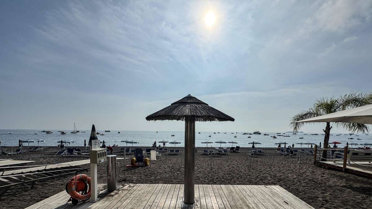 Bacteria in the sand, infections threaten: Popular holiday beach in Italy to close