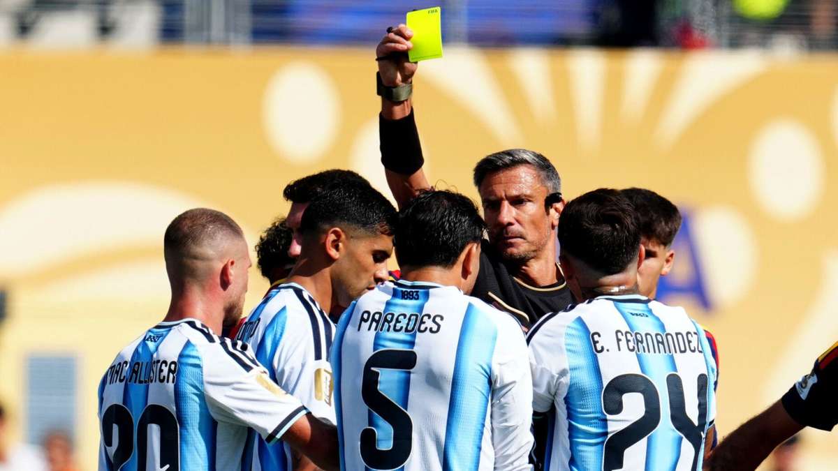 Argentine Final Bully Apparently Played with Handicap During World Cup
