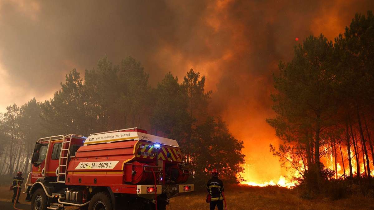 Fires in France continue to rage: pictures show the scale of the disaster