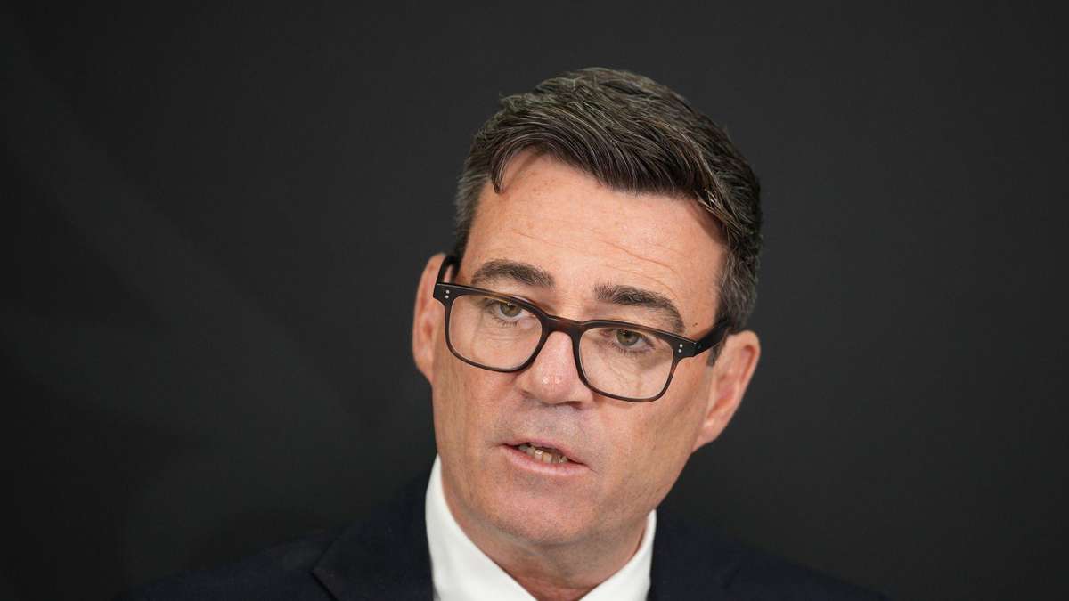 Scammer pose en tant que chef d'état-major Trump, le premier ministre Burnham tombe presque dans le piège