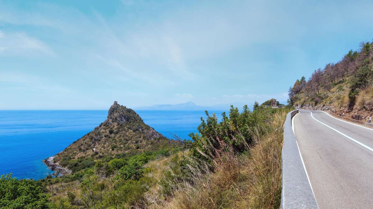 Beautiful Views: The Most Spectacular Tracks in Italy