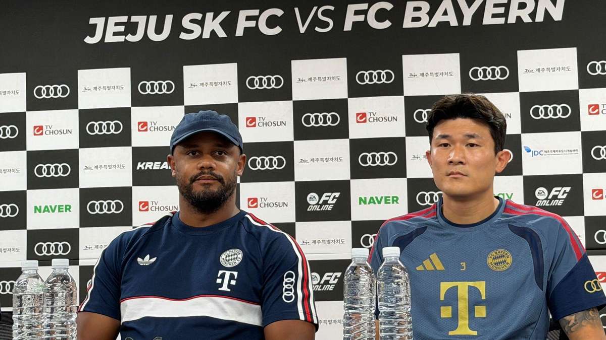 Kompany de repente se convierte en un intérprete para Kim en el viaje de Asia de Baviera