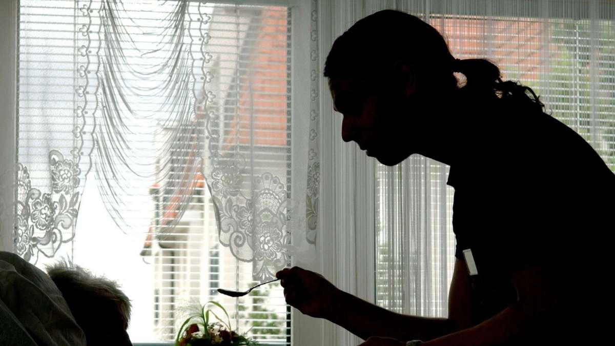 La désignation obligatoire doit s ' appliquer aux jeunes hommes à partir de 2008, après la suspension du service militaire en 2011