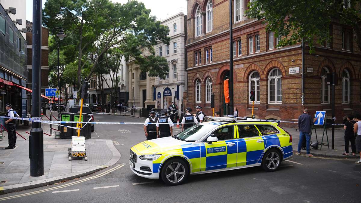 Stung quatre hommes dans le centre de Londres – La police arrête une femme