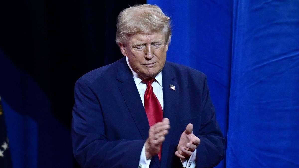 "Qu'est-ce qui se passe ?" Les cheveux de Trump déclenchent la spéculation