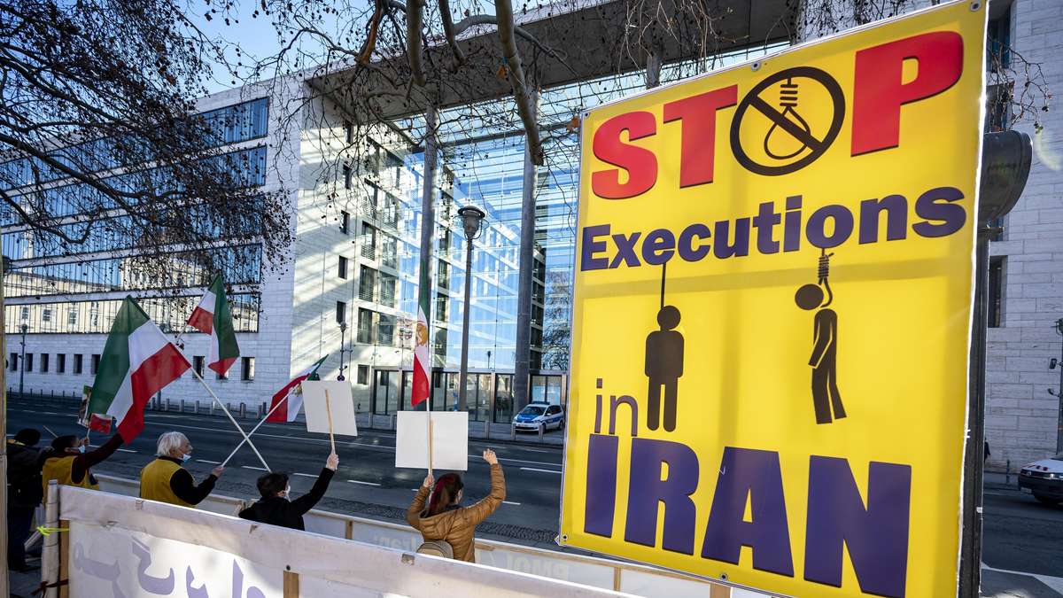 Executions in Iran: Iranian women in exile ‘particularly disturbed’ by new regime lines