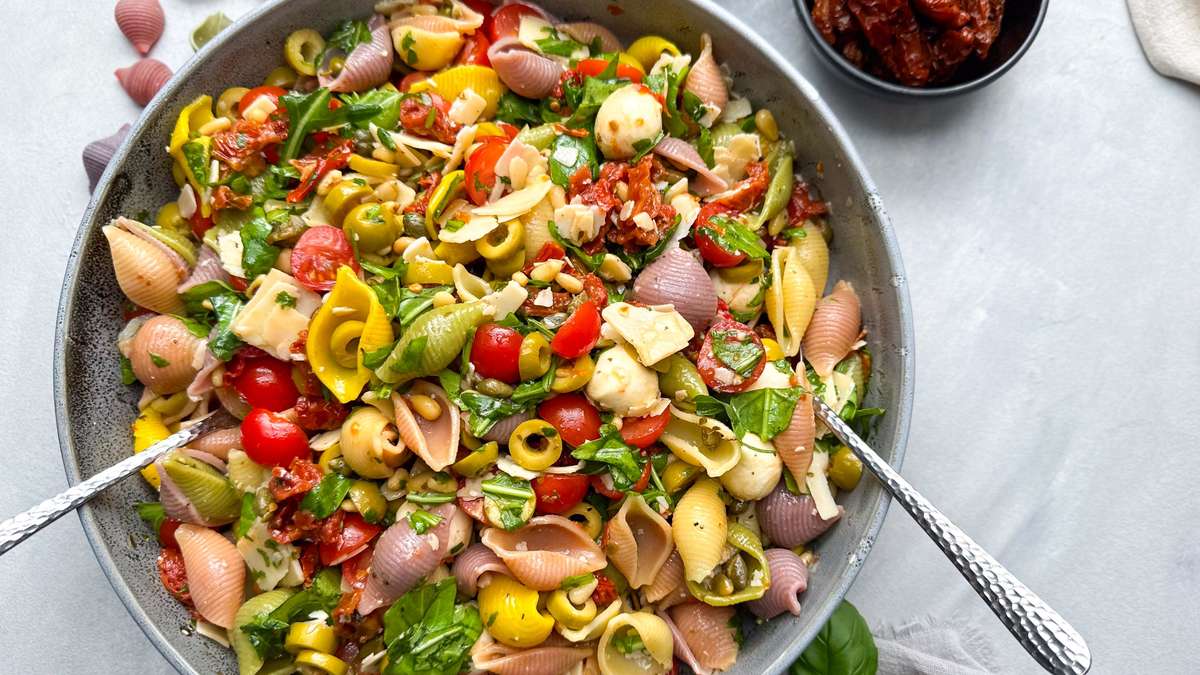 Colorful pasta, cherry tomatoes, mozzarella and arugula with olive oil-balsamic dressing – perfect for the grill party