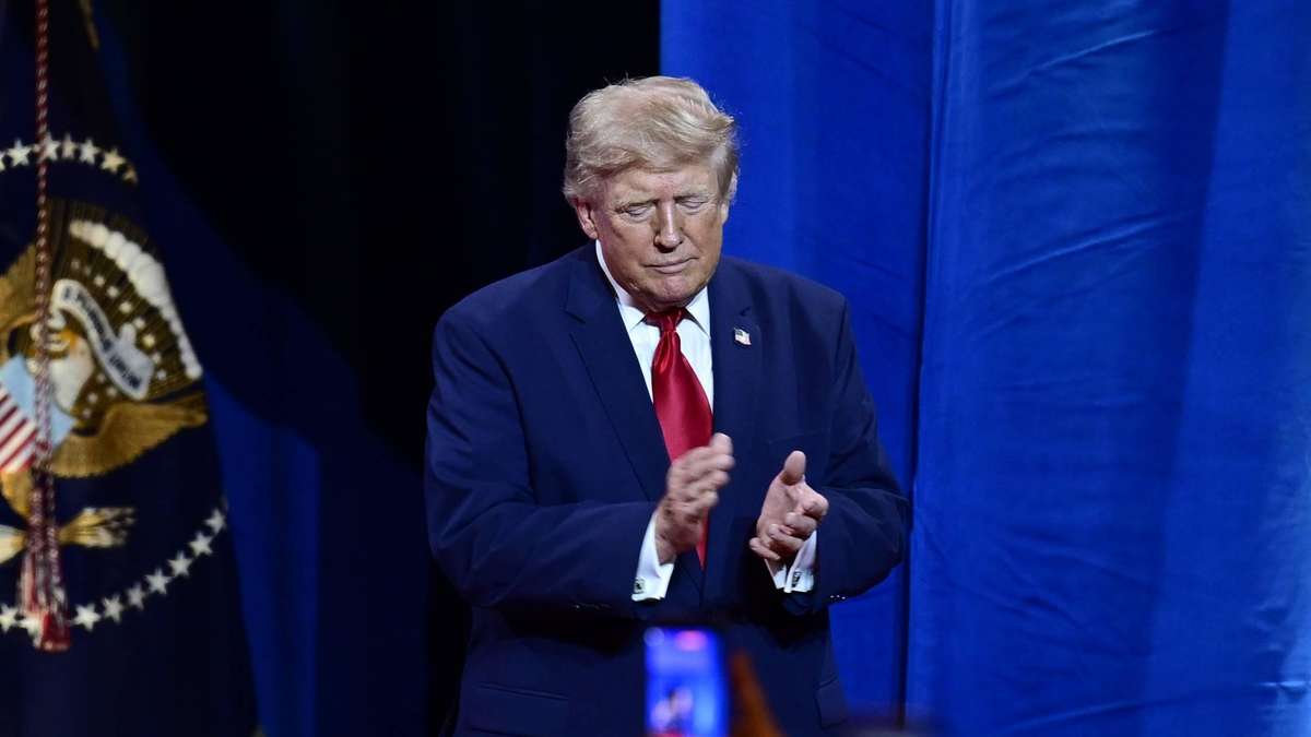 Before the Midterms: Drastic U-turn among white voters in Trump poll