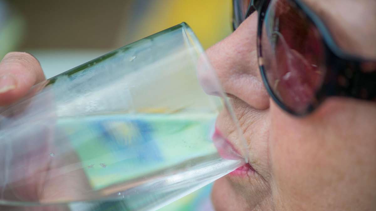 Cuando el calor se convierte en peligro: ¿Por qué los ancianos necesitan llamadas regulares