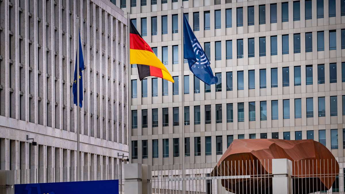 انقطاع المحرمات التاريخية: رفع حكومة ميرز مستوى BND والحماية الدستورية بسلطات قتالية جديدة
