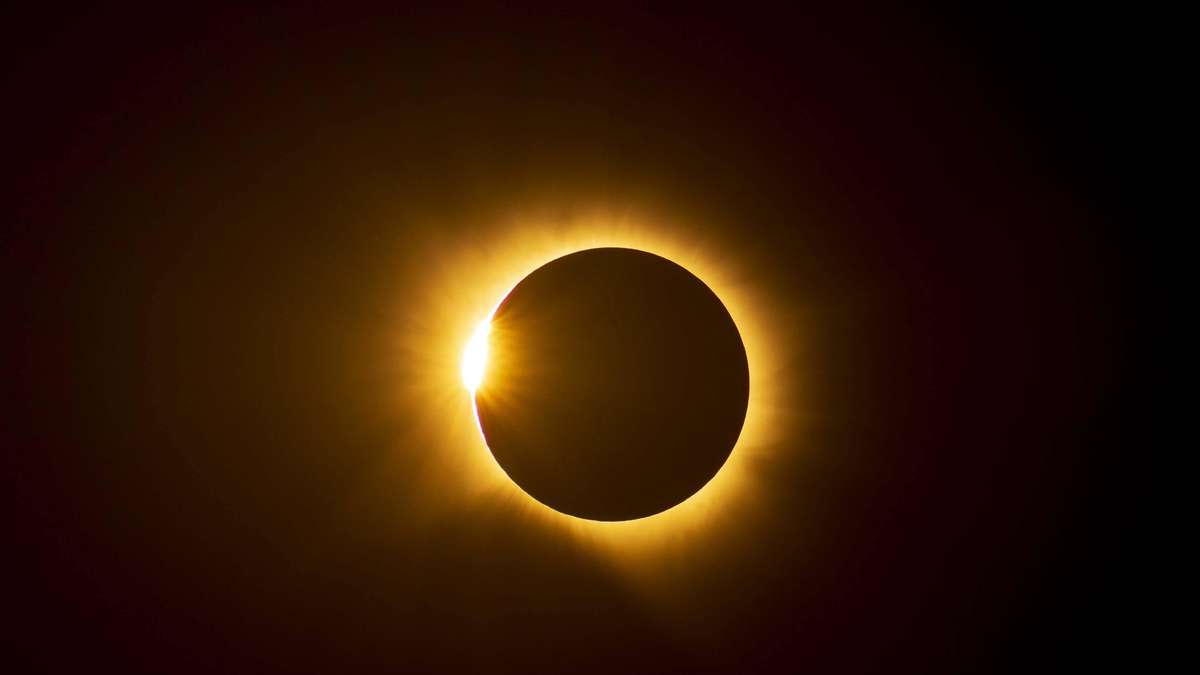 In the midst of the fight it will be night: A Solar Eclipse Ended Years of War 2611 Years Ago