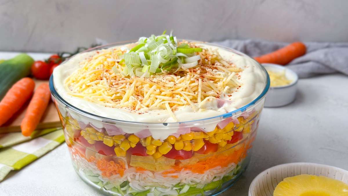 Colorful highlight on the table: This shift salad is a real summer classic