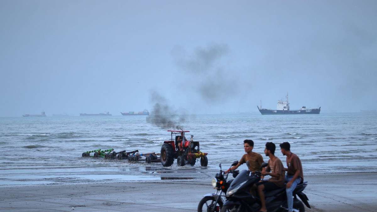 Covert operation in the Strait of Hormuz: US secures oil transports – Trump provokes further