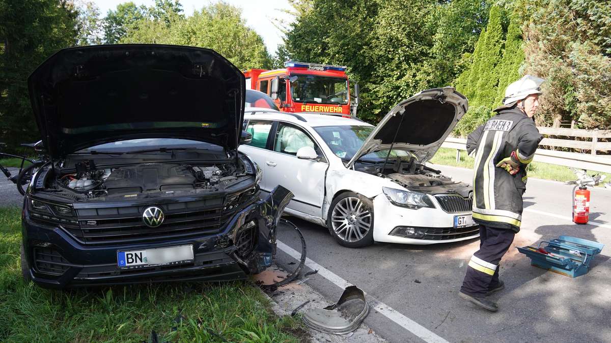 حادث سيفير على B2 - Skoda فجأة في حركة المرور القادمة - صور البعثة